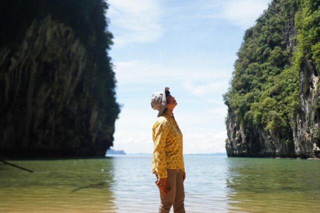 🚤 Beyond the crowds, into paradise. 🌴
Glide through Phang Nga Bay on a traditional long-tail boat, discovering hidden islands, turquoise waters, and the quiet beauty of untouched Thailand.
#ThaiSpiritLife #PhangNgaBay #HiddenThailand #LongTailBoat #IslandAdventure
#SustainableTravel #DiscoverThailand #EcoTourism #TravelDeeper #KrabiExperience