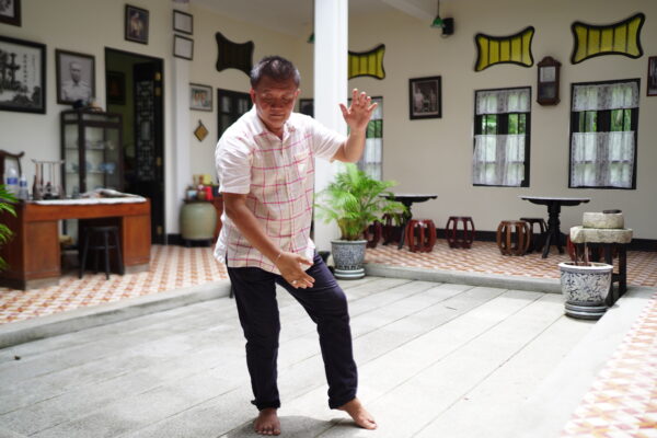 The way of the Dragon and the charm of Laemsak